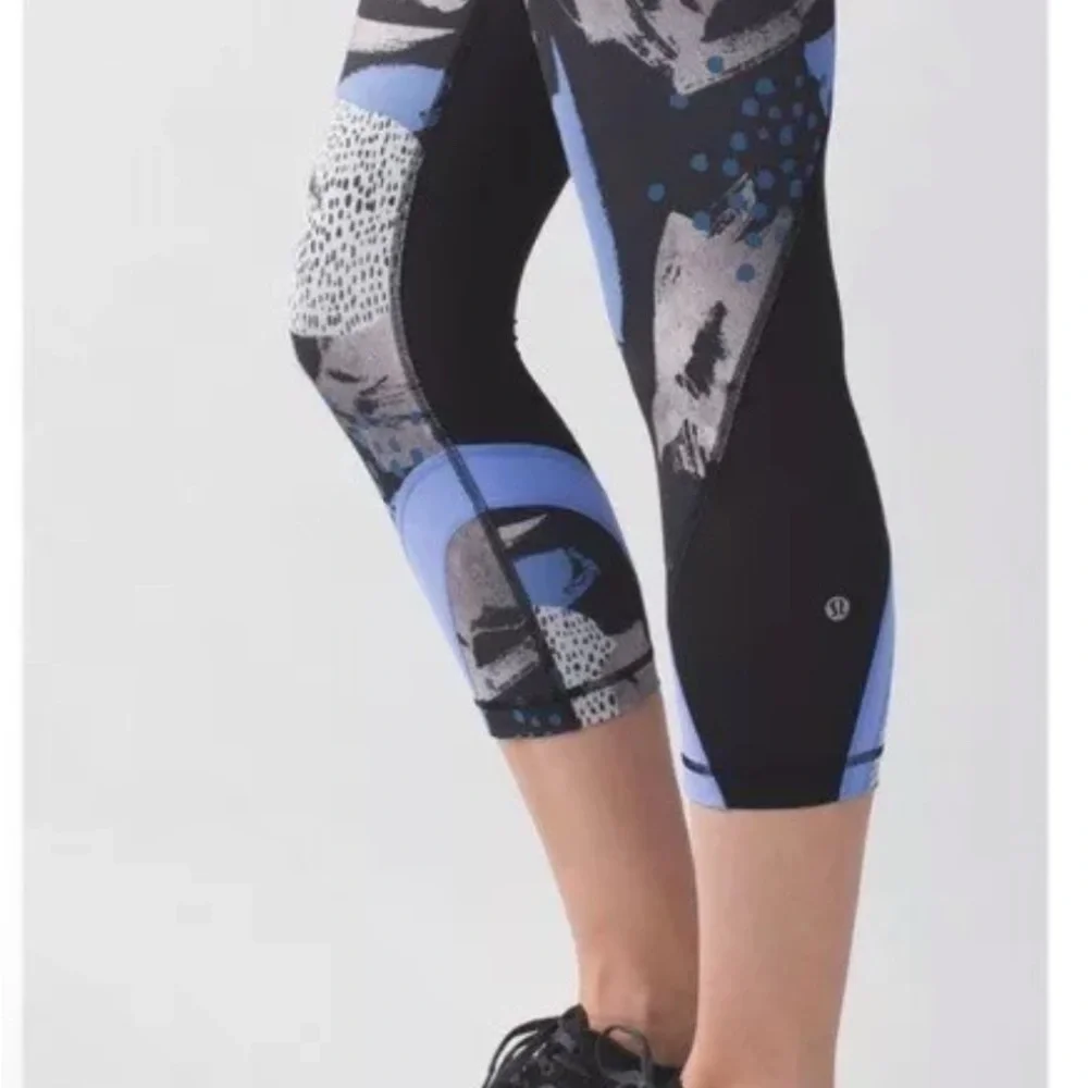 limited edition Lululemon x Soulcycle Run Inspire Crop II *Full-On Luxtreme sz 2